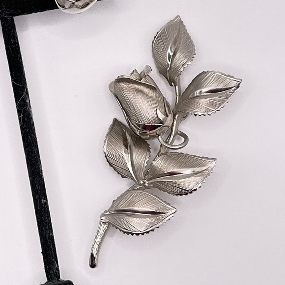 Vintage Giovanni Silver Tone Rose Pin Brooch Screw Earrings Set - Picture 3 of 12